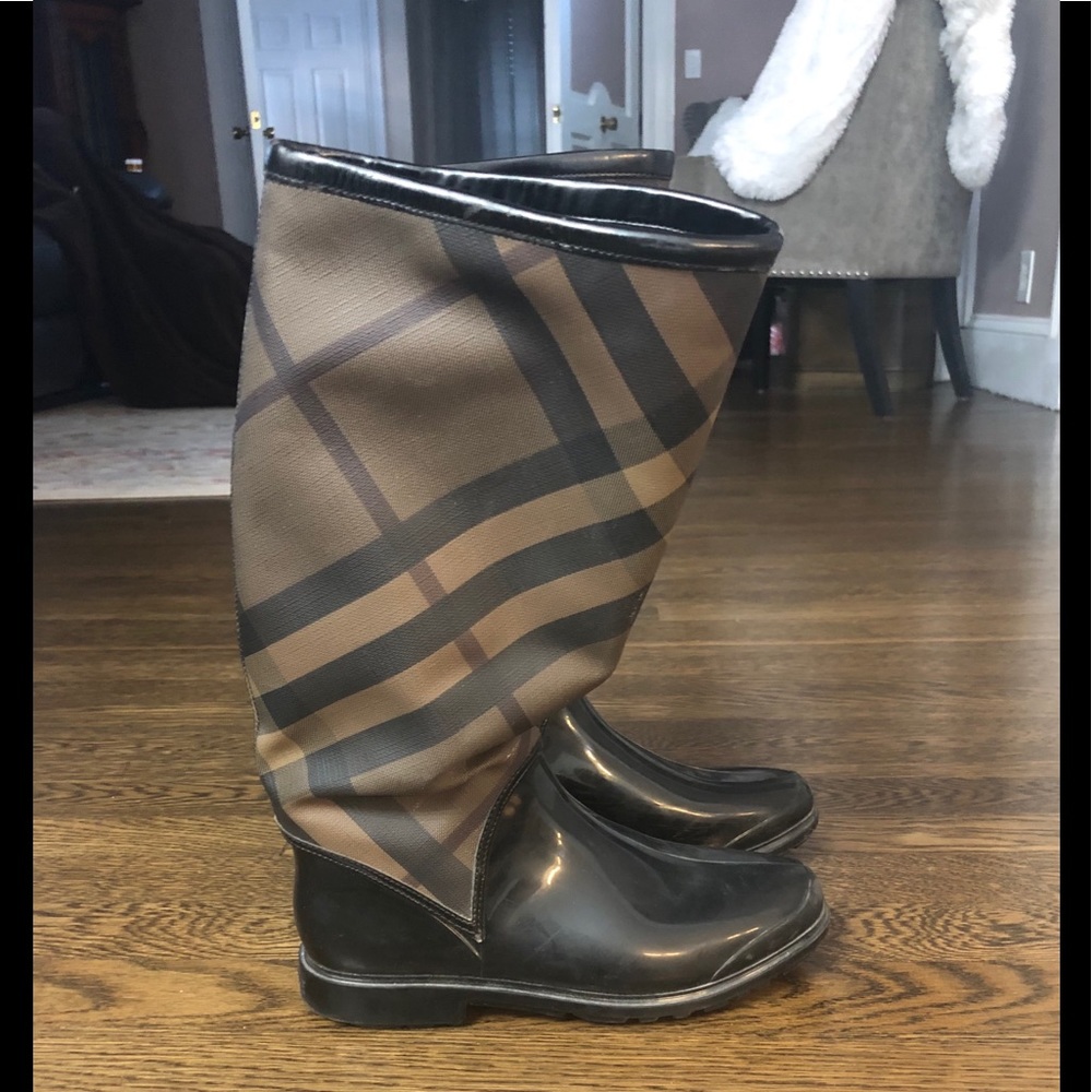Burberry Black and Brown check rain boots like new - Picture 4 of 4
